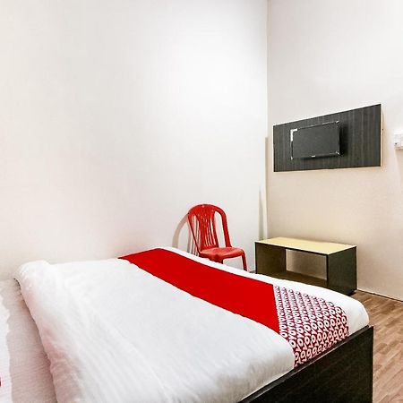 Oyo 69647 Yash Lodge 贾巴尔普尔 外观 照片