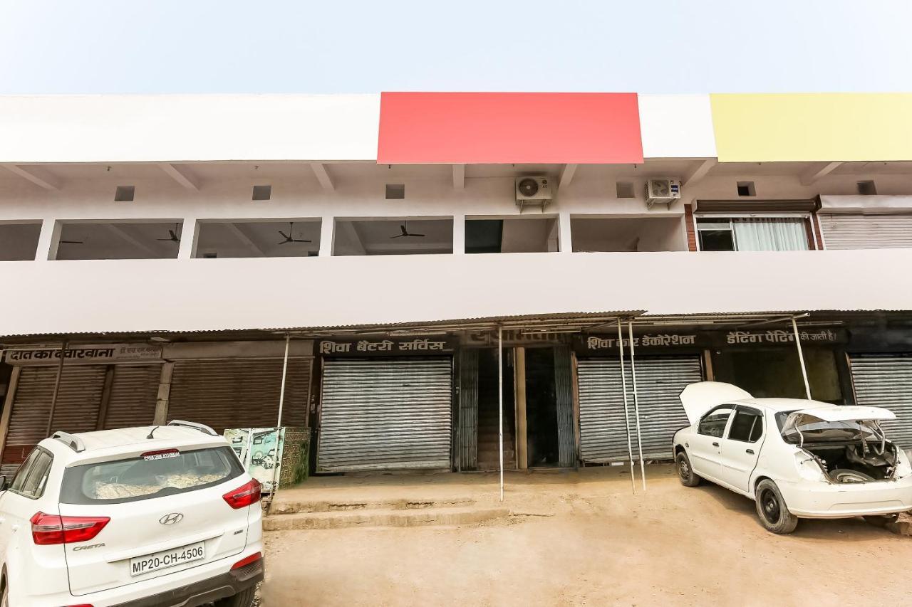 Oyo 69647 Yash Lodge 贾巴尔普尔 外观 照片