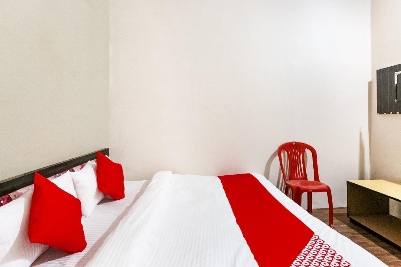 Oyo 69647 Yash Lodge 贾巴尔普尔 外观 照片
